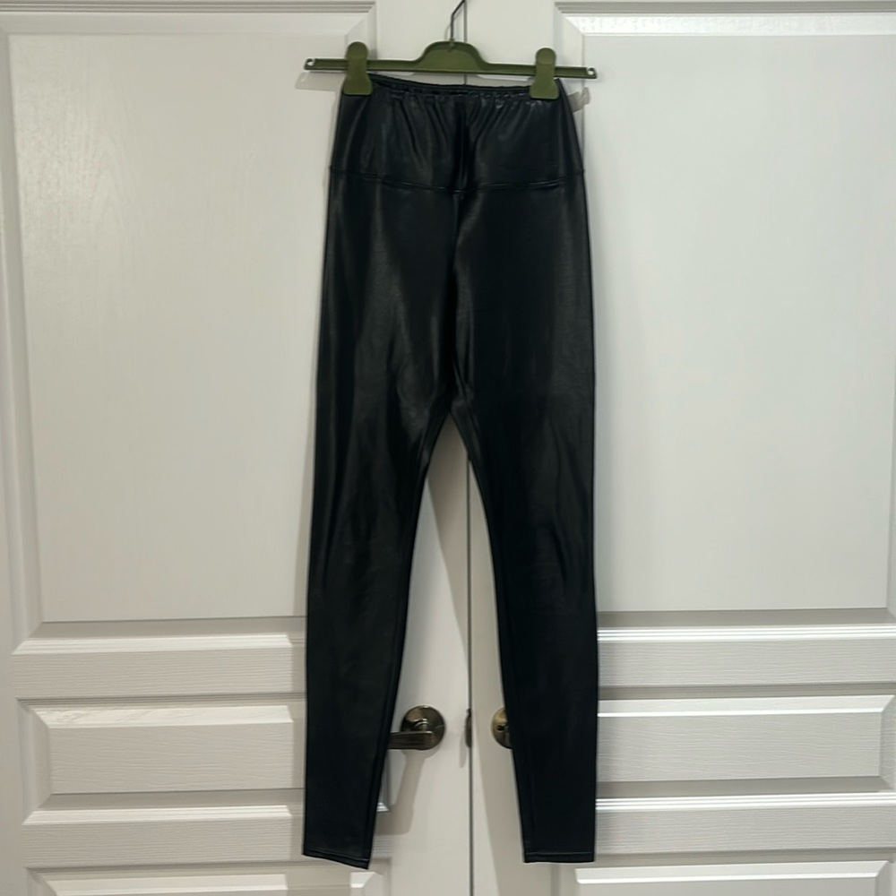 Wilfred Free black Daria Leggings.  Full length.